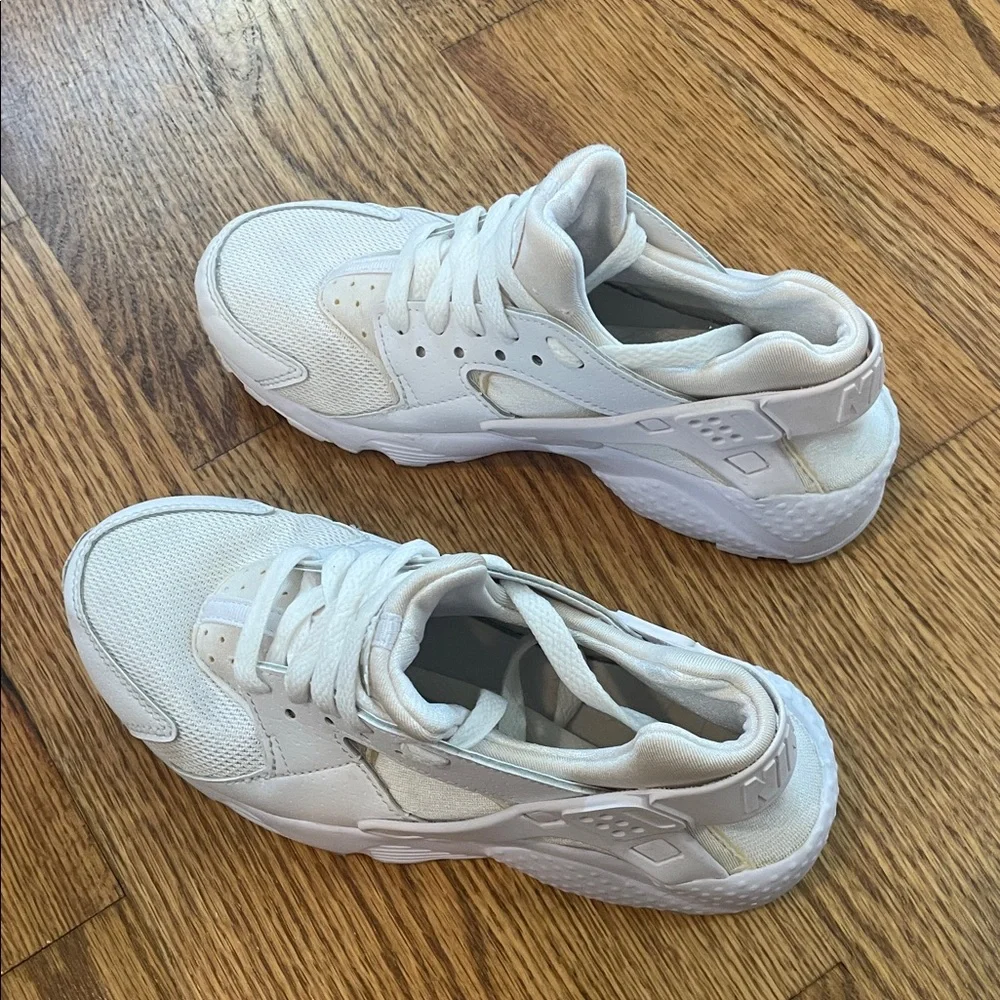 Nike Huarache Triple White Sneakers/Shoes. Size 3.5Y. Excellent Condition.